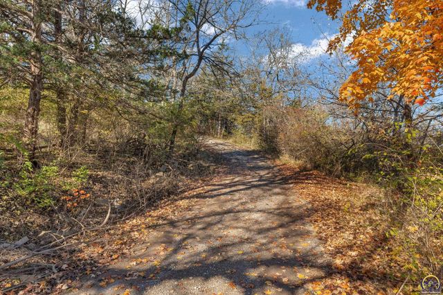 141, 127, 10 AC SW Urish RD, Topeka, KS 66615