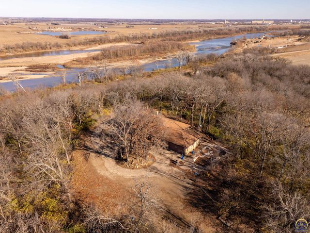 141, 127, 10 AC SW Urish RD, Topeka, KS 66615