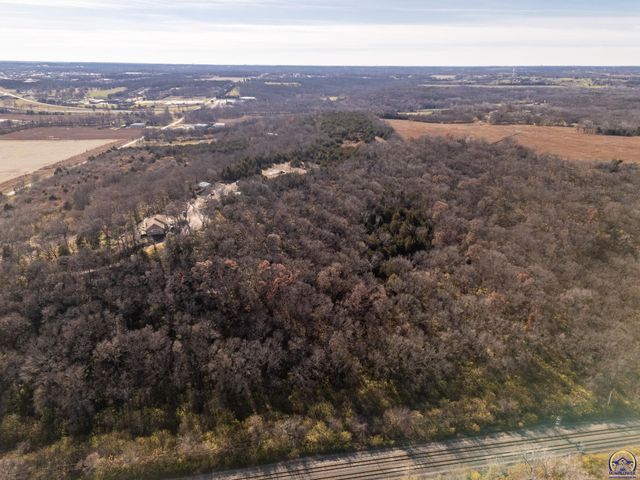 141, 127, 10 AC SW Urish RD, Topeka, KS 66615