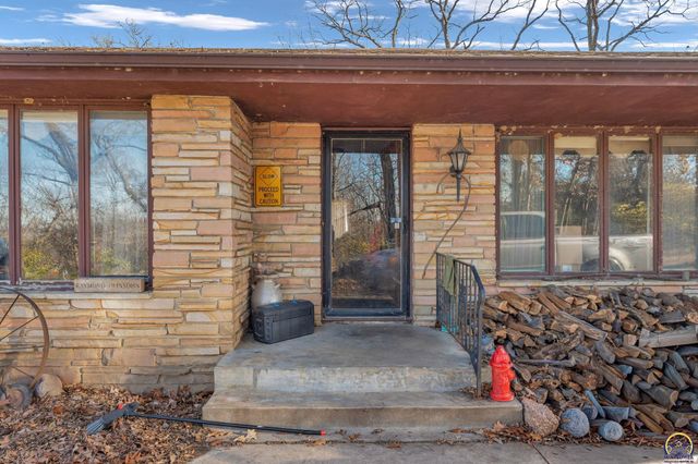 141, 127, 10 AC SW Urish RD, Topeka, KS 66615