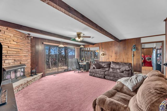 141, 127, 10 AC SW Urish RD, Topeka, KS 66615