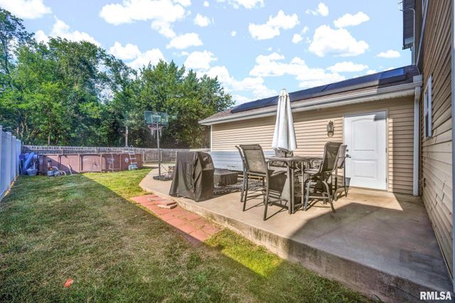 811 E BEHRENDS Avenue, Peoria, IL 61603
