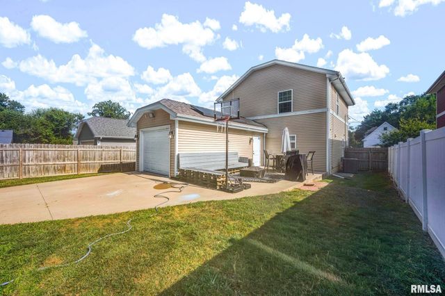811 E BEHRENDS Avenue, Peoria, IL 61603