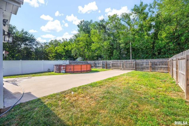 811 E BEHRENDS Avenue, Peoria, IL 61603
