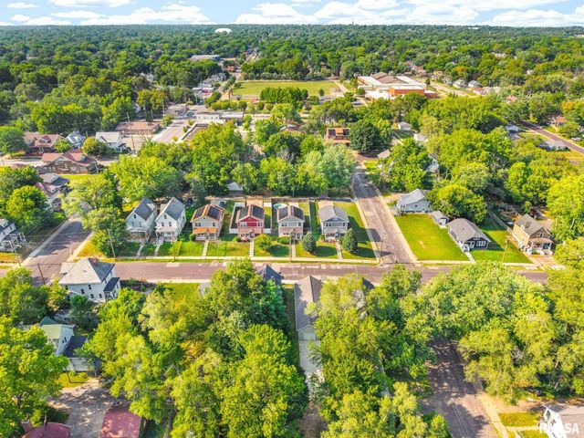 811 E BEHRENDS Avenue, Peoria, IL 61603