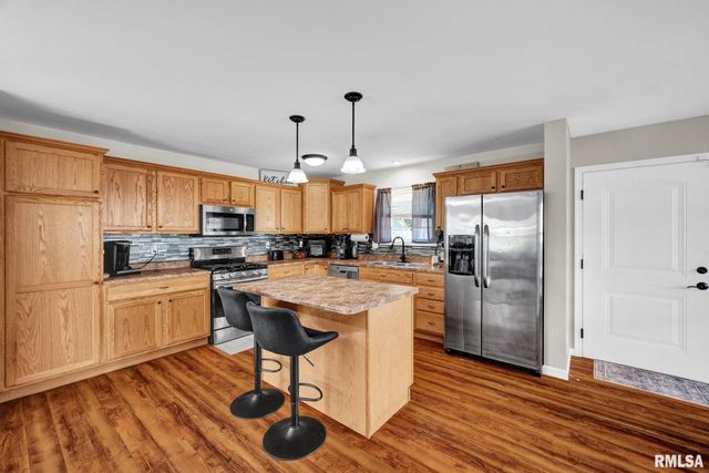 811 E BEHRENDS Avenue, Peoria, IL 61603
