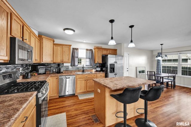 811 E BEHRENDS Avenue, Peoria, IL 61603