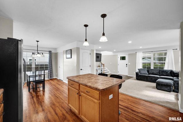 811 E BEHRENDS Avenue, Peoria, IL 61603