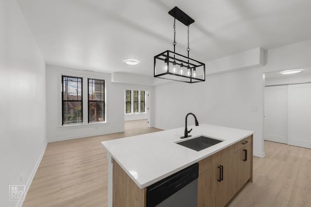 7717 N Sheridan Road 3F, Chicago, IL 60626