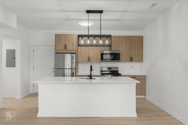 7717 N Sheridan Road 3F, Chicago, IL 60626