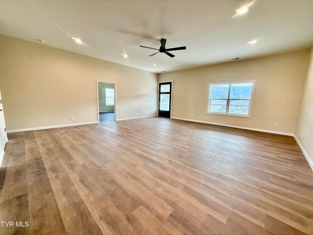 2114 Powell River Rd, Tazewell, TN 37879