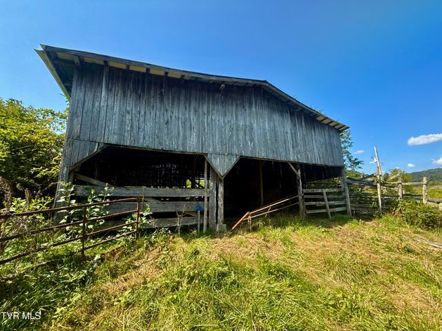 2114 Powell River Rd, Tazewell, TN 37879