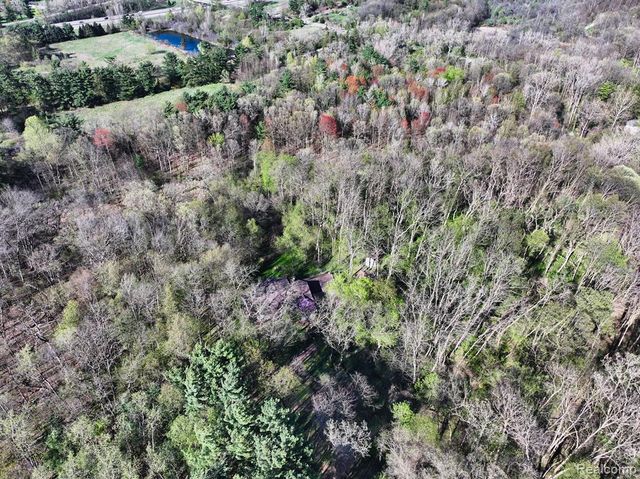 5920 Pleasant Valley Road, Brighton, MI 48116