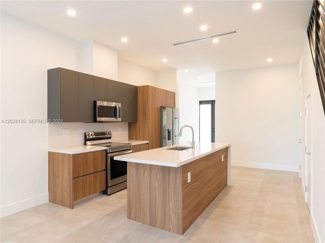 1118 NE 10th Ave 1118, Fort Lauderdale, FL 33304