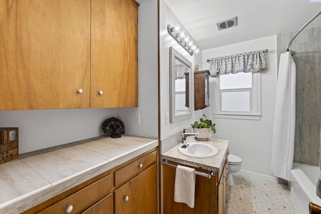 720 Brock Ct, Prosser, WA 99350