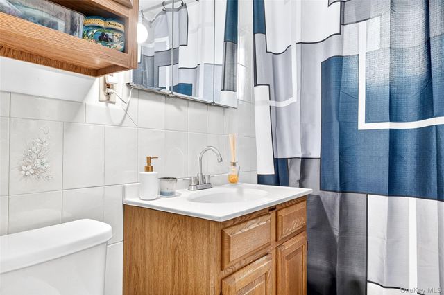 53 Hazelton Road, Yonkers, NY 10710