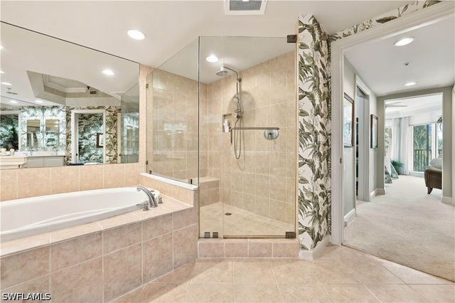 1060 Borghese LN 205, Naples, FL 34114