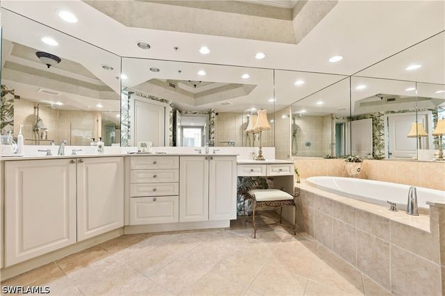 1060 Borghese LN 205, Naples, FL 34114