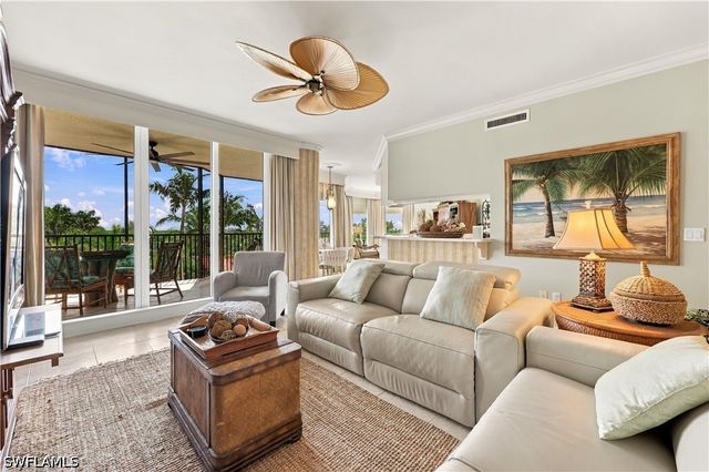 1060 Borghese LN 205, Naples, FL 34114