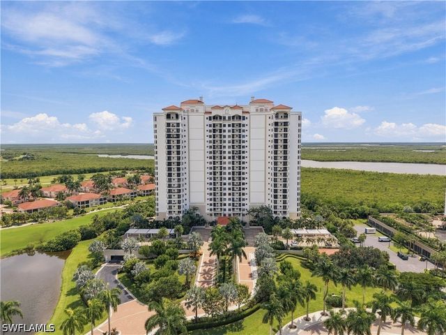 1060 Borghese LN 205, Naples, FL 34114