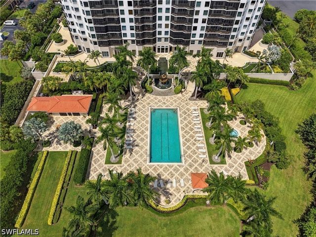 1060 Borghese LN 205, Naples, FL 34114