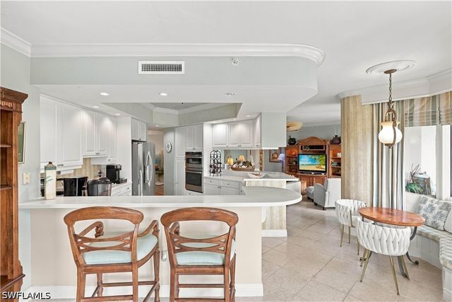 1060 Borghese LN 205, Naples, FL 34114