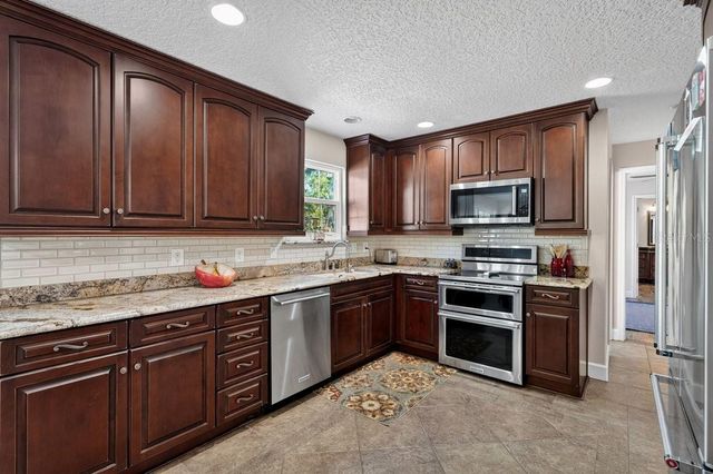 14 VILLAGE DRIVE, Ormond Beach, FL 32174