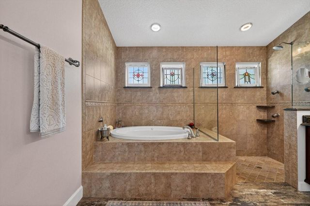 14 VILLAGE DRIVE, Ormond Beach, FL 32174