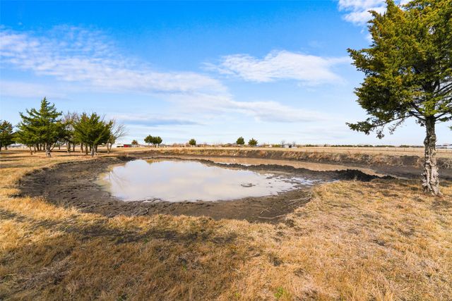 710 E Reindeer Road, Lancaster, TX 75146