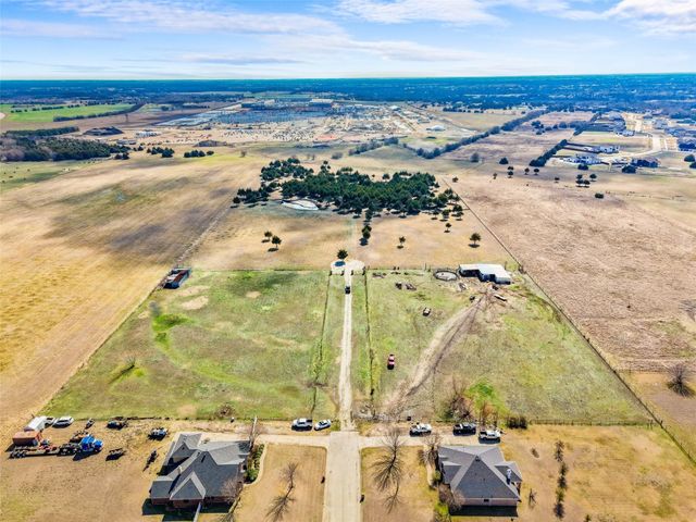 710 E Reindeer Road, Lancaster, TX 75146