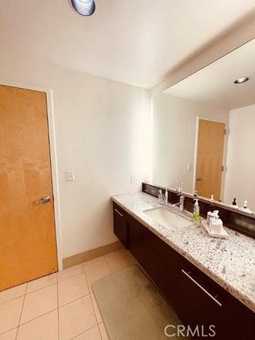 1111 S Grand 1015, Los Angeles, CA 90015