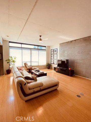 1111 S Grand 1015, Los Angeles, CA 90015