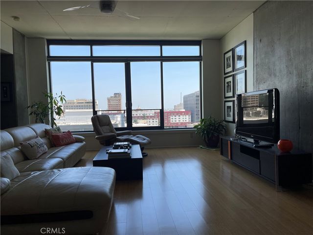 1111 S Grand 1015, Los Angeles, CA 90015