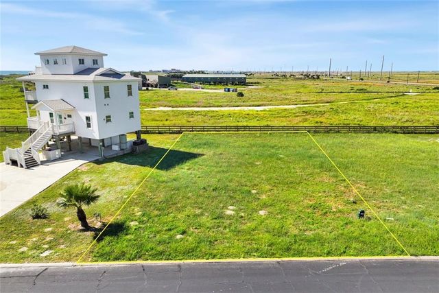 137 Beachview Dr, Port Aransas, TX 78373