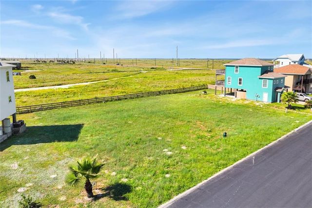 137 Beachview Dr, Port Aransas, TX 78373