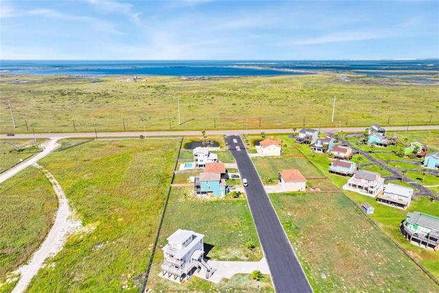 137 Beachview Dr, Port Aransas, TX 78373