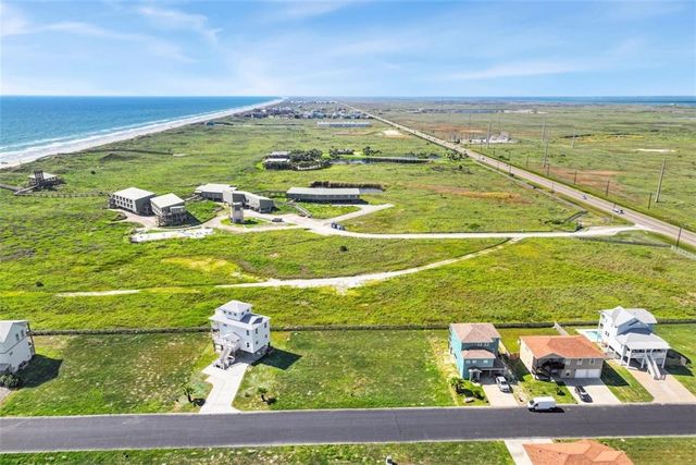 137 Beachview Dr, Port Aransas, TX 78373