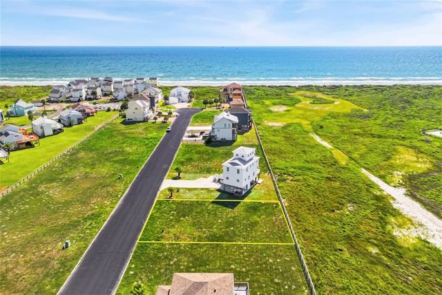 137 Beachview Dr, Port Aransas, TX 78373