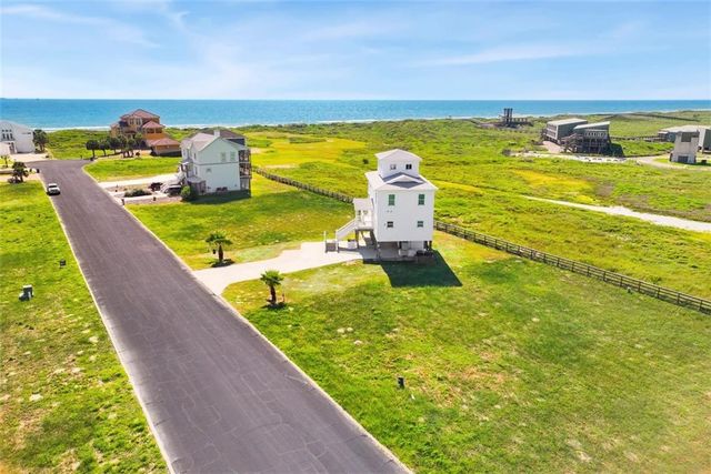 137 Beachview Dr, Port Aransas, TX 78373