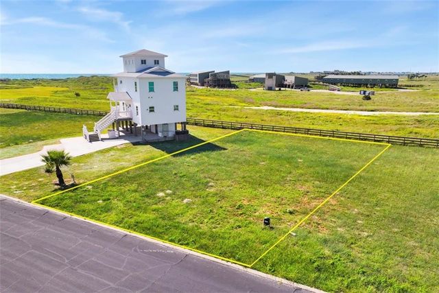 137 Beachview Dr, Port Aransas, TX 78373