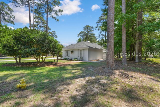 17 Pipers Pond Rd, Bluffton, SC 29910