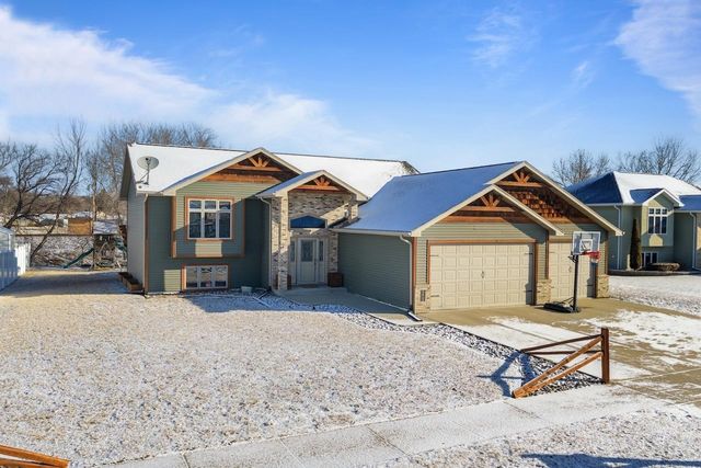 2412 4th Ave. SW, Minot, ND 58701