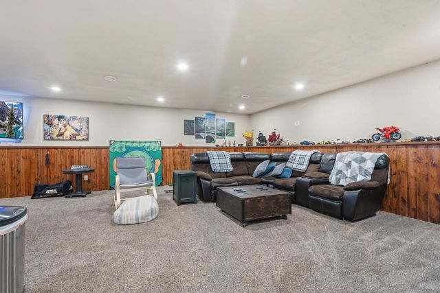 2412 4th Ave. SW, Minot, ND 58701