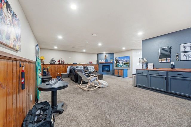 2412 4th Ave. SW, Minot, ND 58701