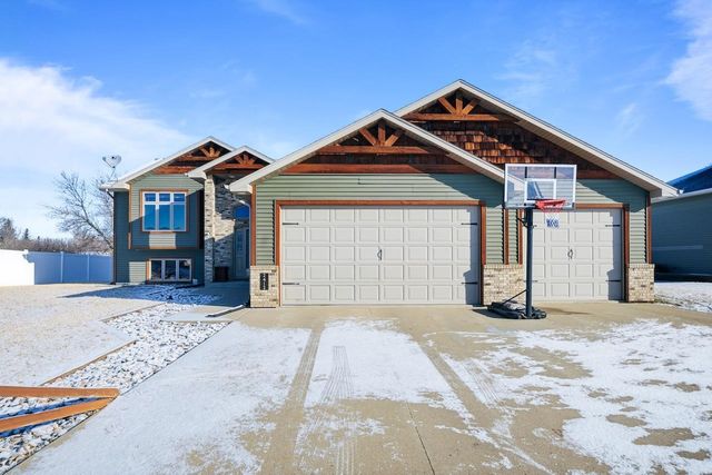 2412 4th Ave. SW, Minot, ND 58701