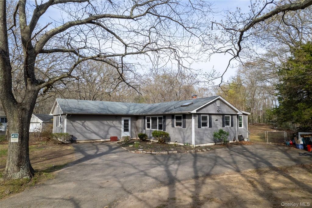 149 Miller Place Road, Miller Place, NY 11764