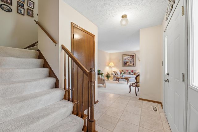 404 Knob Avenue, Reynoldsburg, OH 43068