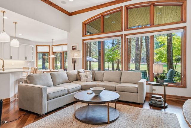 2721 NW Champion Circle, Bend, OR 97703