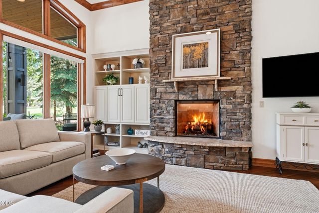 2721 NW Champion Circle, Bend, OR 97703