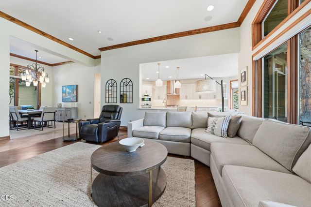 2721 NW Champion Circle, Bend, OR 97703